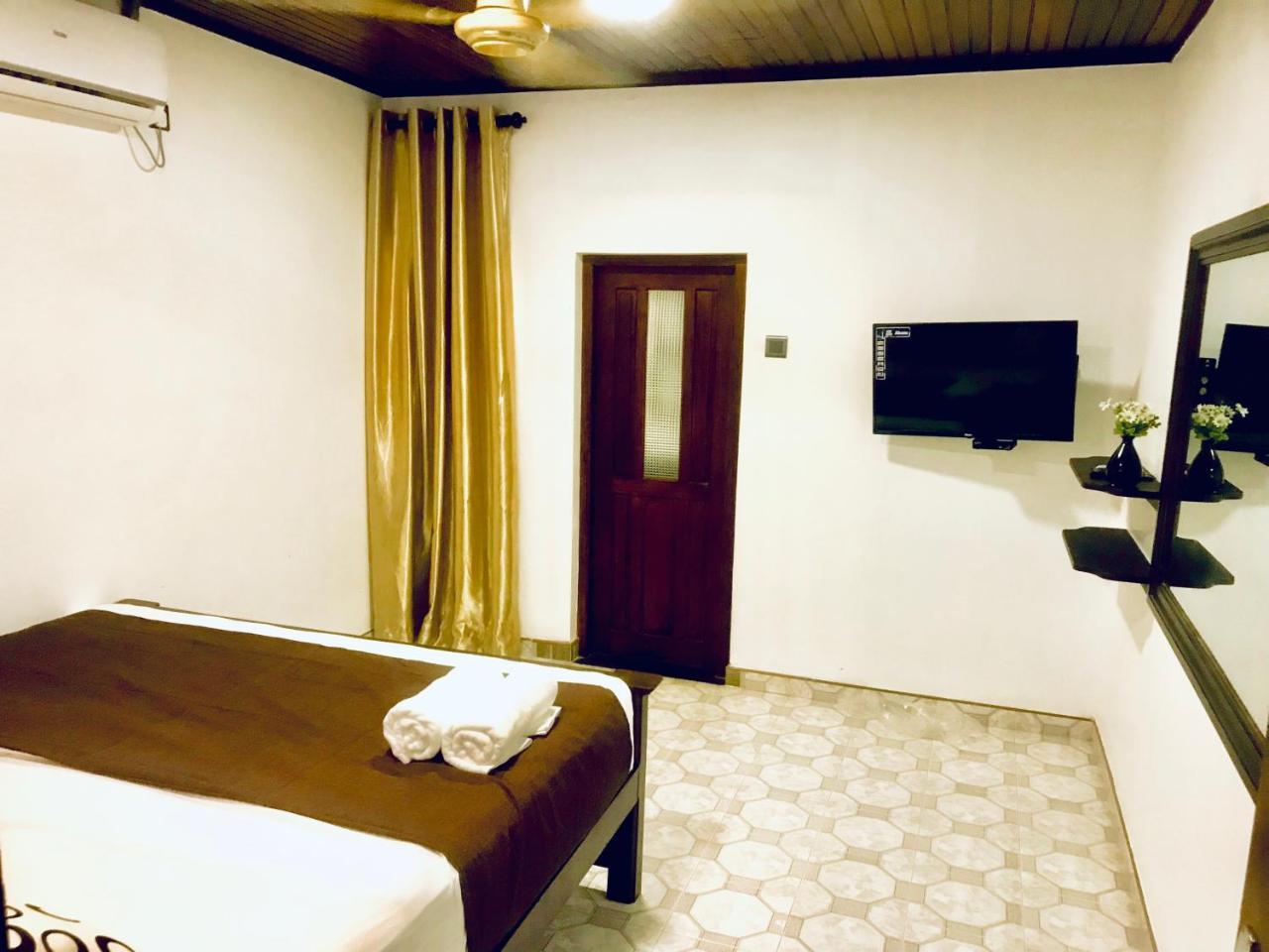 Tamarind Moon Hostel Диквела Екстериор снимка
