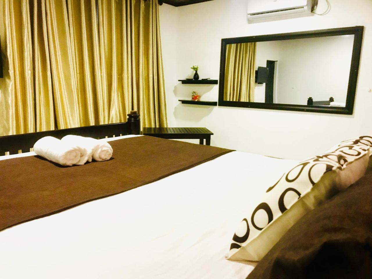 Tamarind Moon Hostel Диквела Екстериор снимка