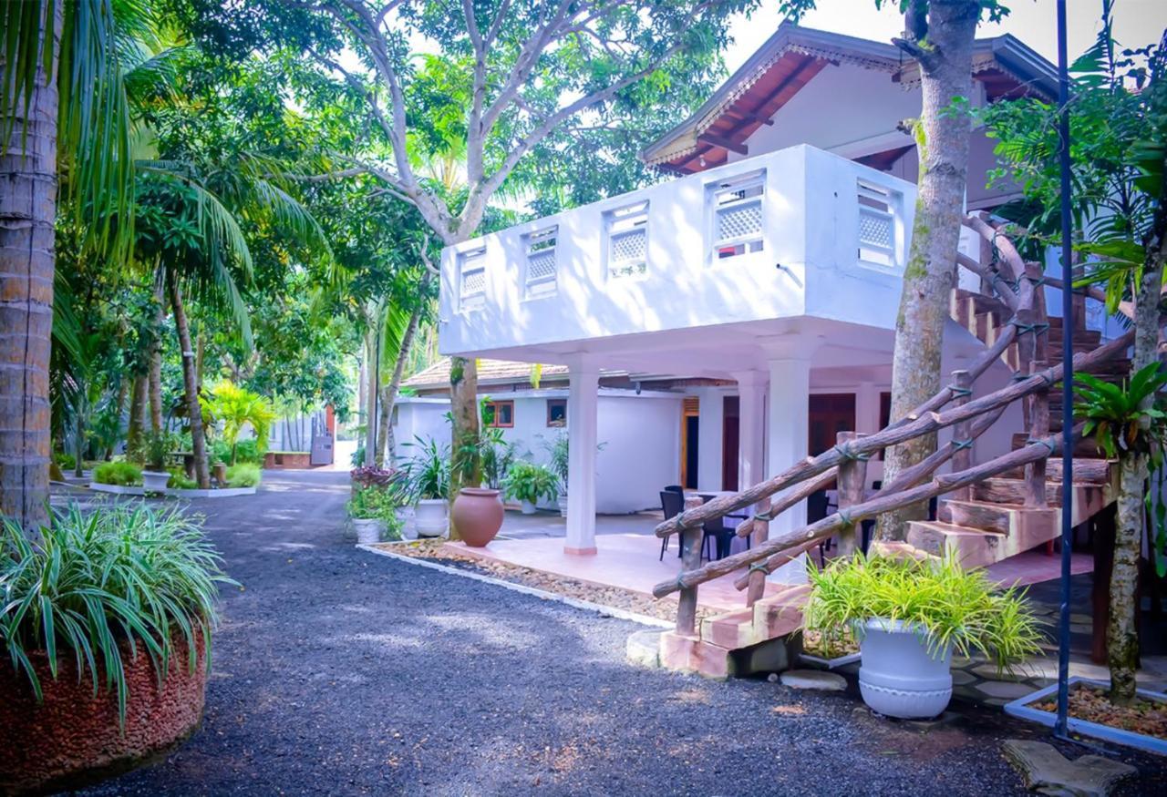 Tamarind Moon Hostel Диквела Екстериор снимка
